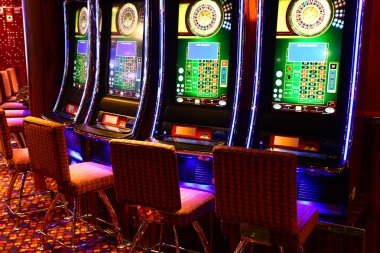 qqmobil live dealer studio interface